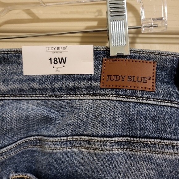 Judy Blue Straight Leg Jeans in Classic Blue - Picture 4 of 5